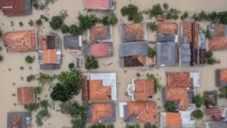 Sudah Lebih dari Sepekan Banjir Merendam Karawang - JPNN.com