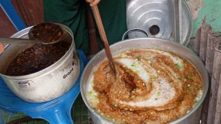 Bubur Suro, Takjil Legendaris Khas Palembang, Dibagikan Secara Gratis - JPNN.com