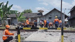 Kereta Api Indonesia Tutup 10 Perlintasan Sebidang - JPNN.com