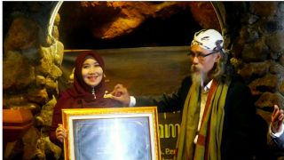 Semester Pertama Sebagai Anggota DPD RI, Dr Lia Istifhama Kembali Raih Award, Selamat - JPNN.com