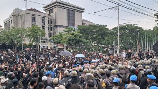 Polisi Sebut Aksi May Day di Depan Kantor Gubernur Jateng Disusupi Kelompok Anarko - JPNN.com