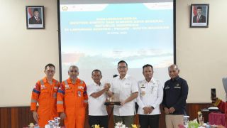 Menteri ESDM Bahlil Lahadalia Tinjau Operasional PHM, Dorong Produksi Energi Nasional - JPNN.com