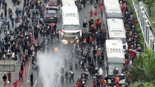 Aksi May Day di Depan Gedung DPR Berujung Ricuh, 13 Orang Ditangkap - JPNN.com