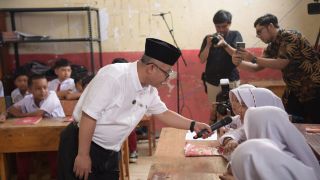 Mendikdasmen: Presiden akan Berikan Smart Board, Pembelajaran Lebih Asyik  - JPNN.com