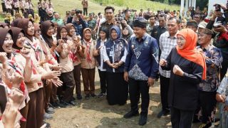 Bromo Jadi Tujuan Wisatawan Mancanegara, Khofifah Cetak SDM Siap Kerja Lewat SMKN Sukapura - JPNN.com