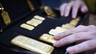 Harga Emas di Pegadaian Hari Ini 4 Mei 2025: Antam, UBS dan Galeri24 Kompak Turun - JPNN.com