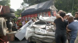 Kecelakaan Beruntun Tol Semarang, Truk Tronton Terguling, Sopir Pick-up Luka-luka - JPNN.com