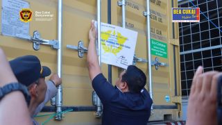Bea Cukai Fasilitasi Ekspor Perdana 29.460 Karton Sarden Kaleng Banyuwangi ke Afrika & UEA - JPNN.com