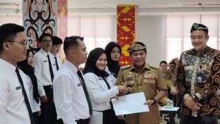 54 CPNS Terima SK, Harus Siap Ditempatkan di Mana Saja - JPNN.com