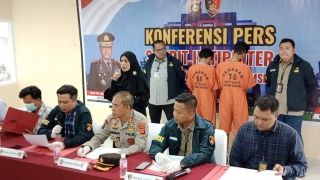 Polda Sumsel Bongkar Praktik Pengoplosan BBM Solar di Muara Enim, Tangkap 2 Tersangka - JPNN.com