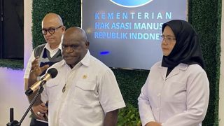 Natalius Pigai Bakal Pertanyakan Vasektomi kepada Dedi Mulyadi - JPNN.com