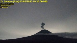 Gunung Semeru Erupsi Lagi dengan Tinggi Letusan 1.000 Meter di Atas Puncak - JPNN.com