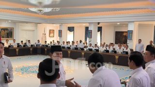 Hasan Nasbi Hadiri Sidang Kabinet Meski Sudah Mengundurkan Diri, Kok Bisa? - JPNN.com