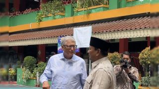 Lihat, Prabowo Ajak Bill Gates Tinjau MBG di SDN Jati 03 Pagi - JPNN.com