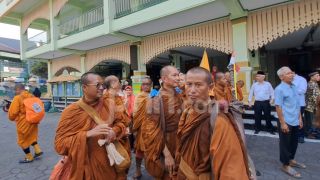 Cerita Laskar Macan Ali, Kawal Bhikkhu Thudong dari Bangkok sampai Candi Borobudur - JPNN.com
