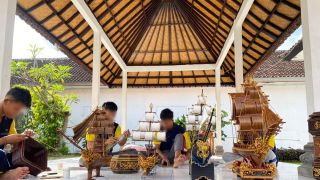 Anak Binaan LPKA Karangasem Bikin Kerajinan dari Koran saat Hari Libur, Lihat - JPNN.com Bali