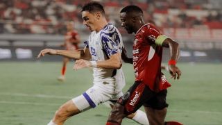 Kapten Bali United Bukan Ricky Fajrin, tetapi Privat Mbarga, Teco Beralasan, Terharu - JPNN.com Bali