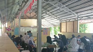 Siswa SMKN 5 Kota Serang Belajar di Samping Toilet, Bau Pesing - JPNN.com Banten