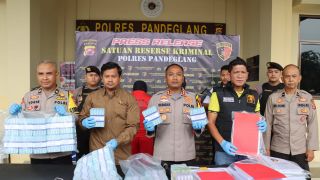 Polres Pandeglang Tangkap 2 Tersangka Kredit Fiktif di Bank Bjb, Kerugian Rp 13 Miliar - JPNN.com Banten