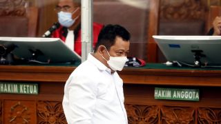 Kuat Ma'ruf Ungkap Kebohongannya, Hakim Wahyu Percaya Lantas Tertawa - JPNN.com