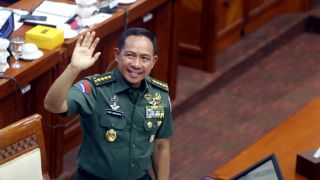 Panglima TNI Sebut Prajurit Aktif yang Duduki Jabatan Sipil Pensiun Dini, Letkol Teddy Mundur? - JPNN.com