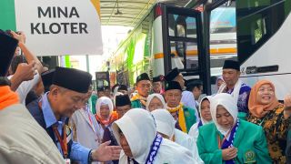 PPIH Embarkasi Surabaya Temukan JCH Bawa Rokok Melebihi Batas - JPNN.com Jatim