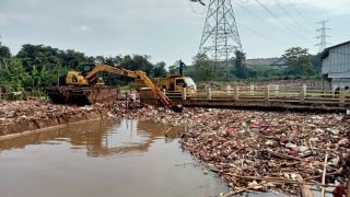 Demi Mencegah Banjir, Pemkab Bekasi Normalisasi 3 Sungai Sepanjang 13 Kilometer - JPNN.com Jabar
