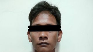 Buruh Mencuri di Ruko Kosmetik Terekam CCTV, Polisi Langsung Menyergap - JPNN.com Jatim