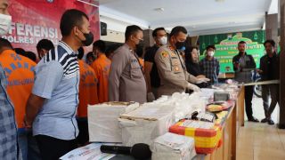 Pengedaran Narkoba di Lumajang Sering Pakai Jasa Pengiriman Barang, Waduh - JPNN.com Jatim