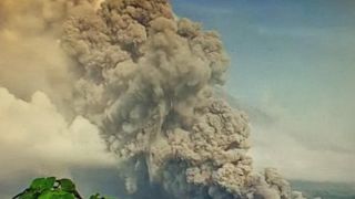 PVMBG Naikkan Status Gunung Semeru Dari Siaga Jadi Awas, Masyarakat Waspada - JPNN.com Jatim