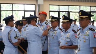 Panglima Komando Operasi Udara I Bambang Gunarto Sampaikan Pesan Penting saat Sertijab Danlanud BNY - JPNN.com Lampung