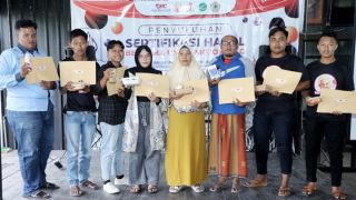 GMC Jatim Dampingi UMKM di Mojokerto Dapatkan Sertifikasi Halal - JPNN.com Jatim