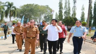 Menteri ATR BPN Bagikan Sertifikat Tanah kepada Masyarakat Lampung Utara - JPNN.com Lampung