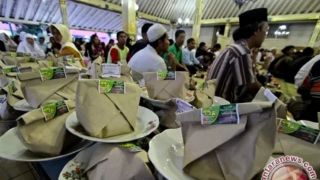 Beragam Menu Buka Puasa di Masjid Gedhe Kauman - JPNN.com Jogja