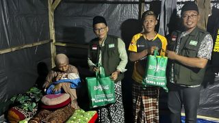 Gempa Susulan, Warga Bawean Lakukan Persalinan Anak di Huntara - JPNN.com Jatim