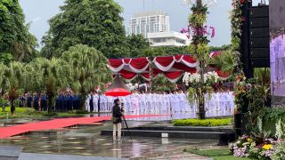 Upacara Peringatan Hari Otoda di Surabaya Sempat Ditunda karena Hujan - JPNN.com Jatim