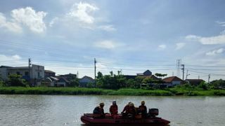Pencari Ikan Dilaporkan Tenggelam di Kanal Banjir Semarang Timur, Ditemukan Sudah Tak Bernyawa - JPNN.com Jateng