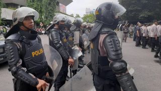 Ribuan Polisi Amankan May Day di Depan Kantor Gubernur Jateng: Pengamanan Persuasif & Negosiasi - JPNN.com Jateng