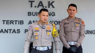 Viral Minibus Tabrak Rumah Warga di Tulungagung Lalu Kabur, Ternyata - JPNN.com Jatim