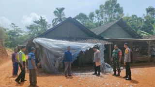 Balon Udara Jatuh dan Meledak di Depan Rumah Warga Pacitan, 4 Orang Terluka - JPNN.com Jatim