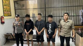 Markas Judi Higgs Domino di Surabaya Digerebek, 4 Orang Diringkus, 1 Masih Remaja - JPNN.com Jatim
