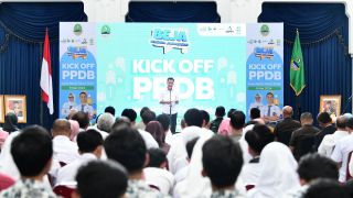 Jamin PPDB 2024 Bersih, Bey: Jabatan Kadisdik Jabar Wahyu Mijaya Taruhannya! - JPNN.com Jabar
