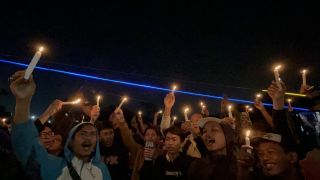 1.000 Lilin dan Doa Bersama Dipanjatkan Ratusan Pelajar Kota Depok Atas Kecelakaan Maut Bus SMK Lingga Kencana - JPNN.com Jabar