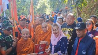 Melepas Biksu Thudong, Mbak Ita: Semarang Memiliki Sejarah Panjang Penyebaran Agama Buddha - JPNN.com Jateng