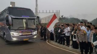 440 Jemaah Calon Haji Berangkat dari Depok - JPNN.com Jabar