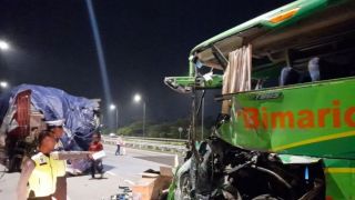 Kronologi Bus Rombongan SMP Kecelakaan di Tol Jombang-Mojokerto Tewaskan 2 Orang - JPNN.com Jatim