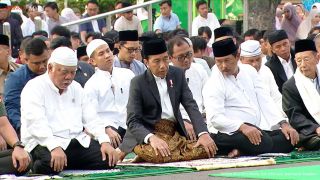 Presiden Jokowi dan Ibu Negara Salat Iduladha di Simpang Lima Semarang, Ketua KPU Hasyim Asyari jadi Khatib - JPNN.com Jateng