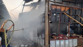 Puluhan Los Pasar TU Kota Bogor Hangus Terbakar - JPNN.com Jabar