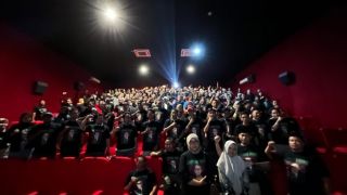 Nobar Film Lafran di Demak, Ratusan Alumni HMI Padati Bioskop - JPNN.com Jateng
