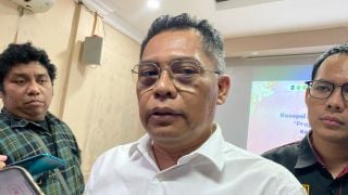 330 Pasangan Isbat Nikah Massal Dikirab dari Alun-alun hingga Balai Kota Surabaya - JPNN.com Jatim